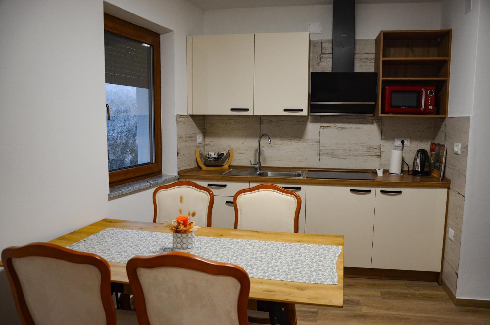 Apartmaji Tanto Malovše Crnice Exteriér fotografie